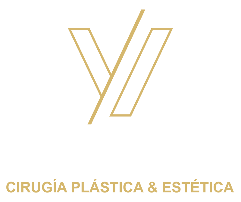 Logotipo minimalista dorado con texto "CIRUG&Iacute;A PL&Aacute;STICA & EST&Eacute;TICA" sobre fondo blanco.