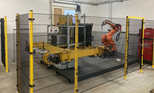 Roboter ABB mit Fronius Schweißanlage