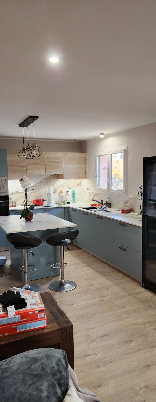 Cuisine avec ilot et tabourets