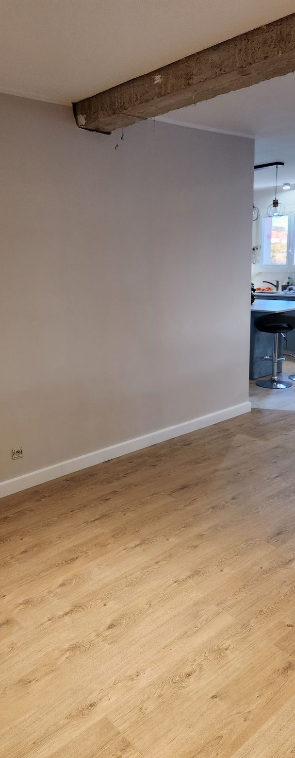 Pose d'un parquet PVC + sous couches + sur-plinthe