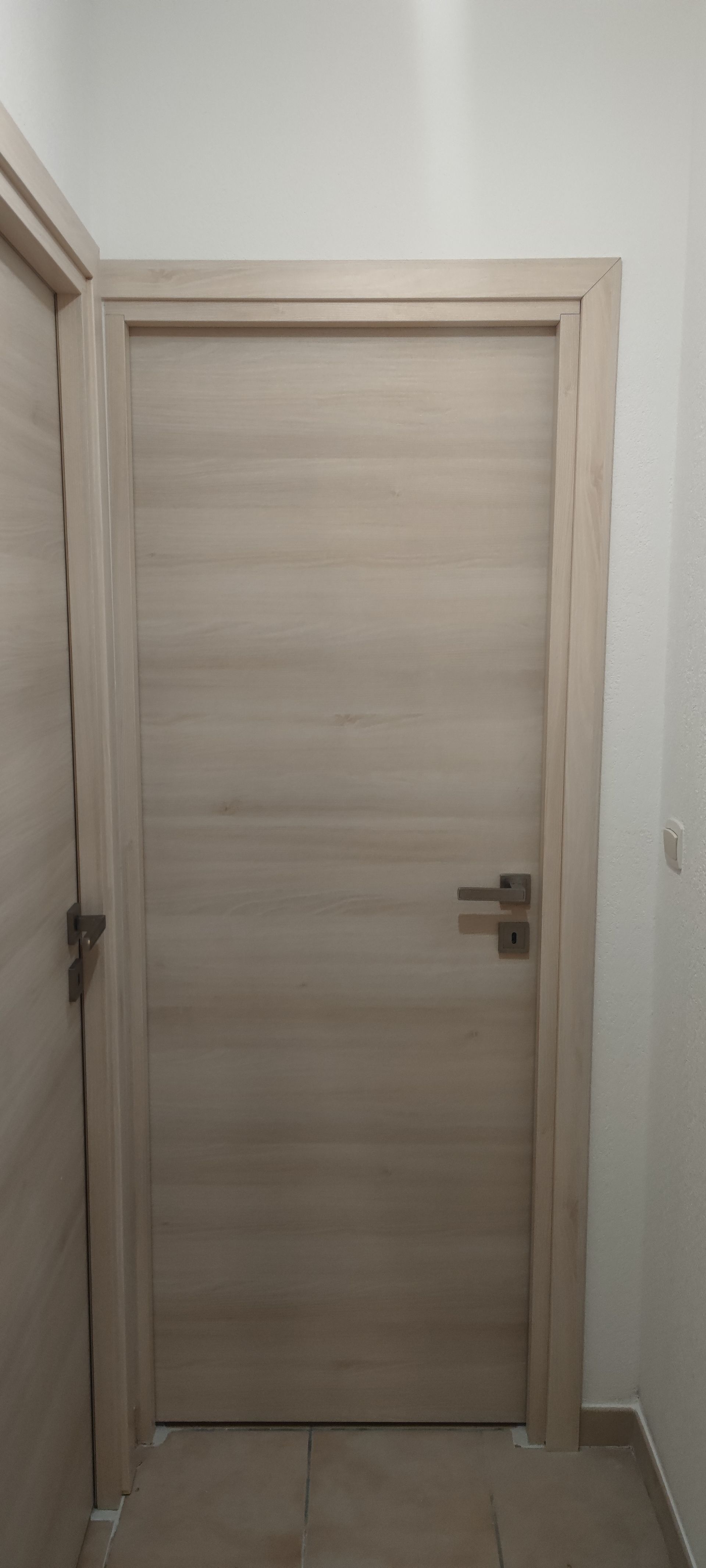 Porte d'intérieur en bois clair