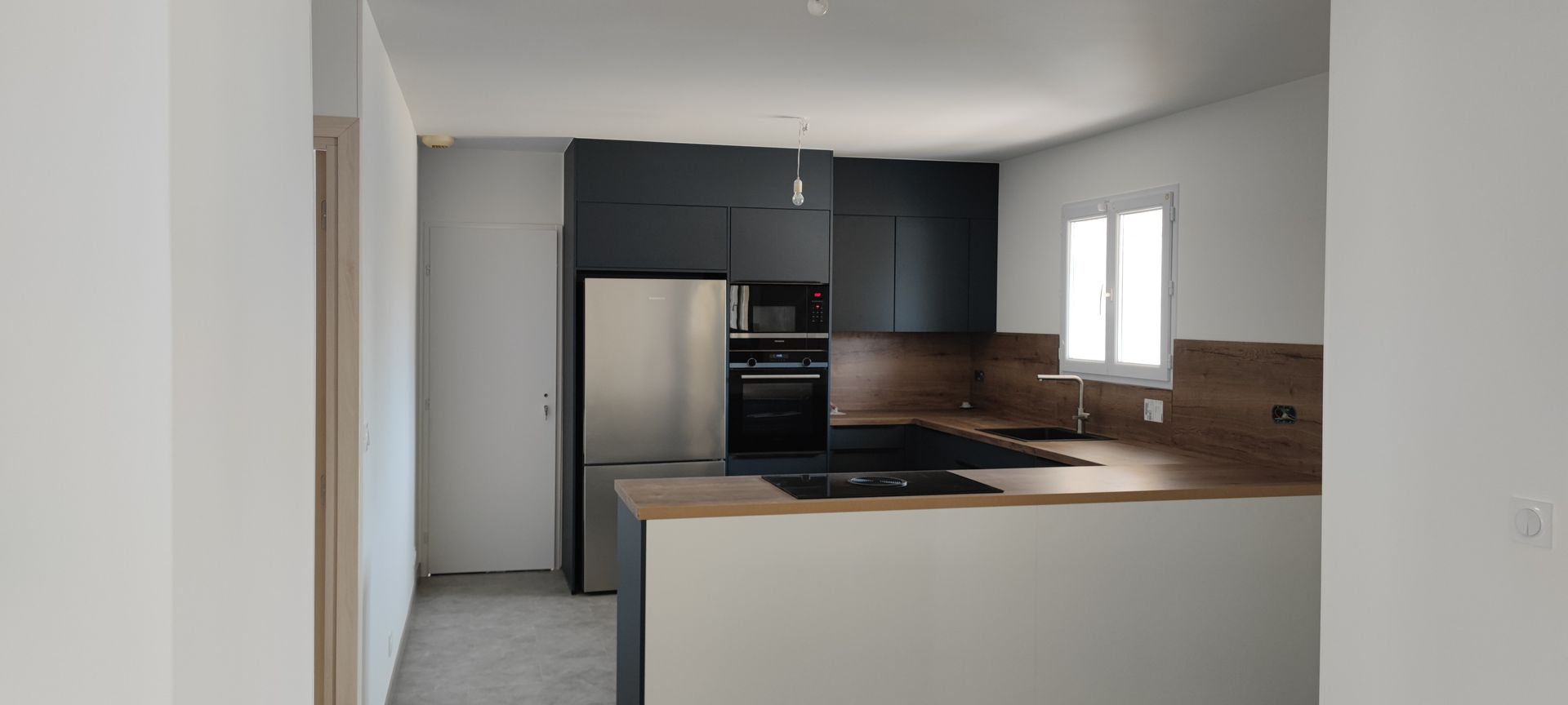 Cuisine avec électroménager intégré