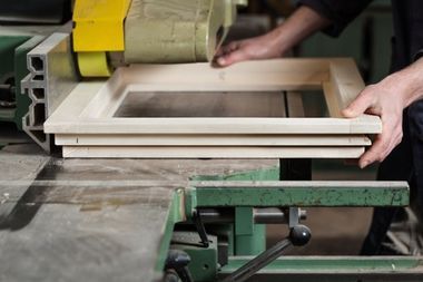 Schreiner bei der Arbeit