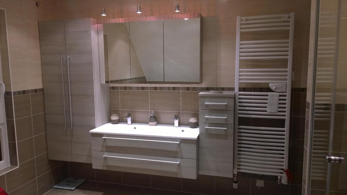 Meubles en bois gris