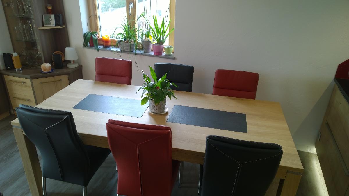 Table de cuisine bi-matériaux