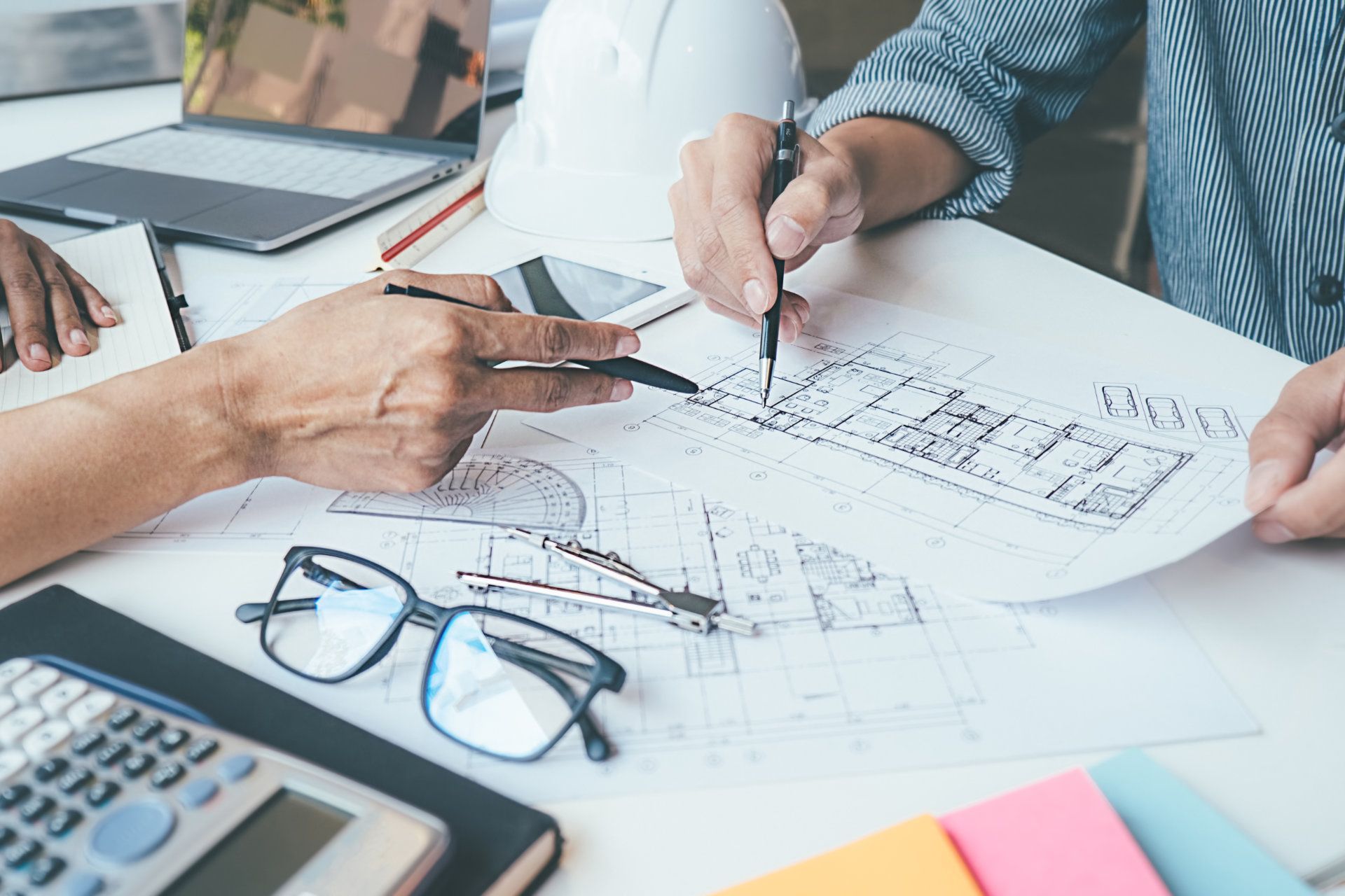 Mitarbeiter planen ein Projekt