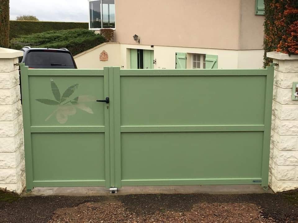 Portail et portillon verts