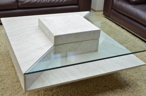 Table basse en marbre et en verre