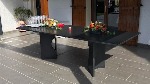 Table en marbre sur terrasse