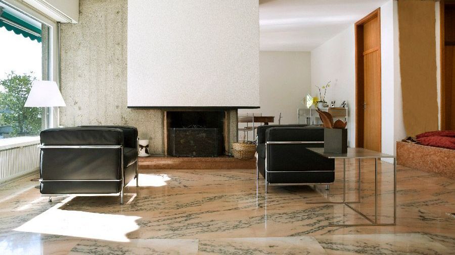 Salon avec sol en marbre