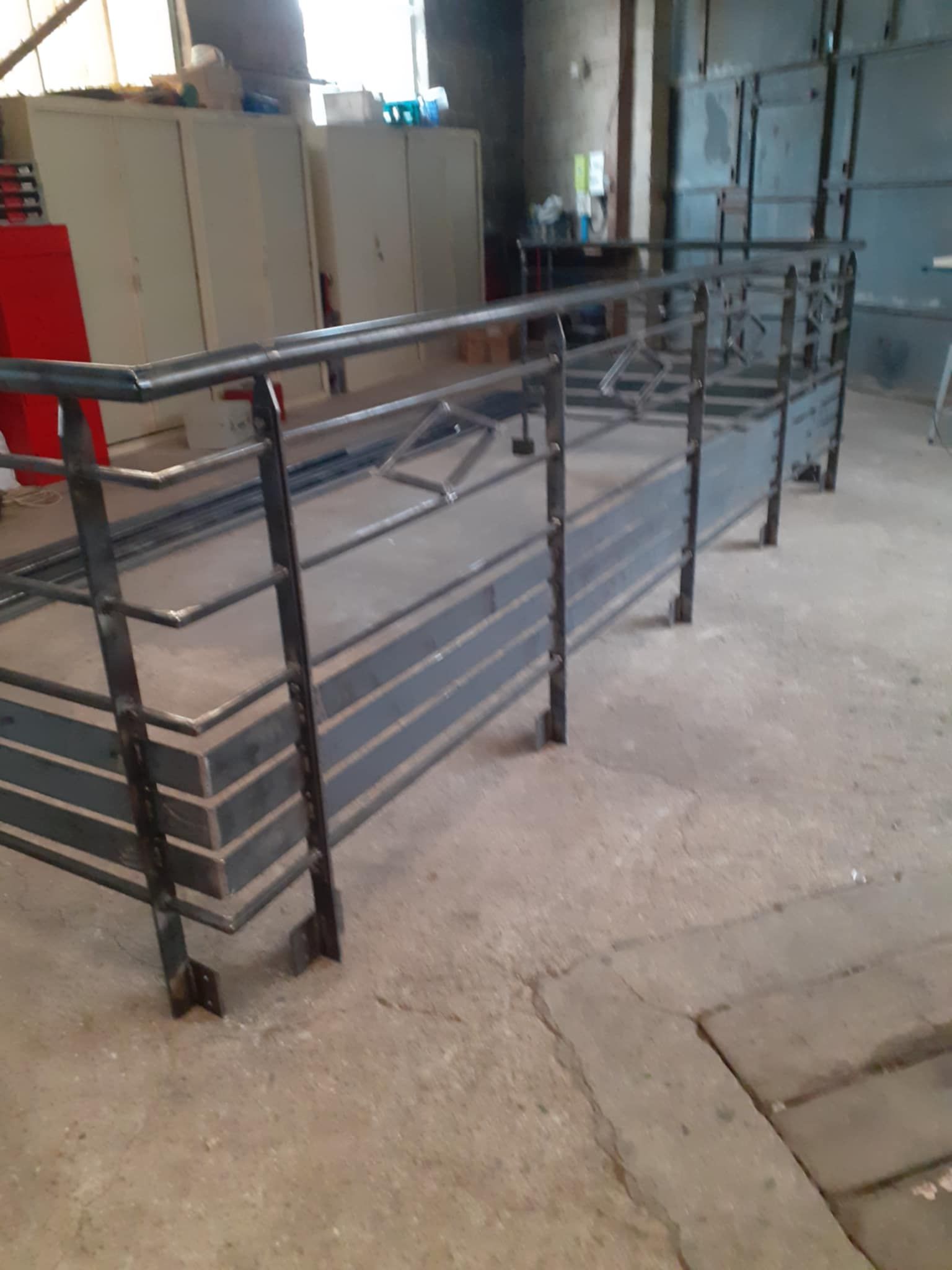 Fabrication d'un garde-corps gris