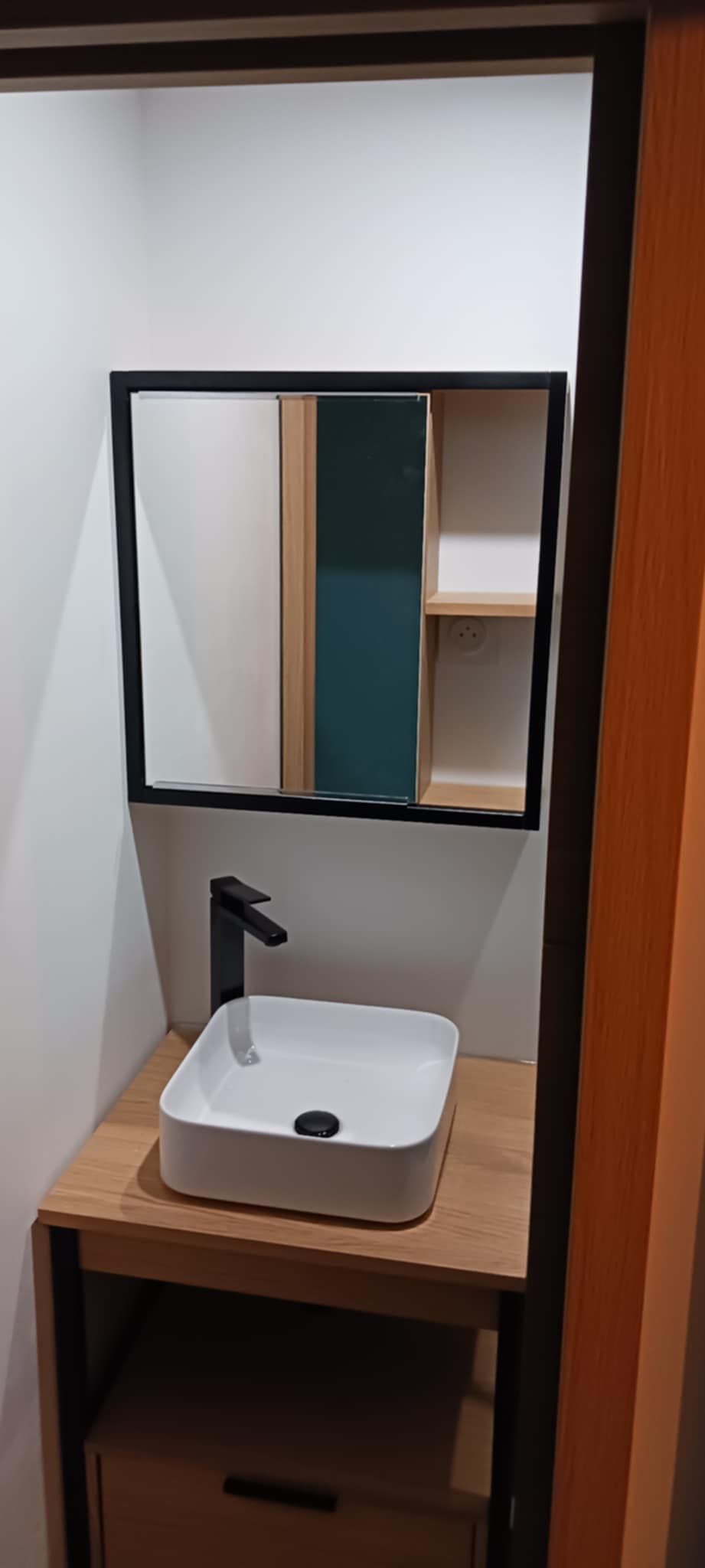 Vasque et robinet noir