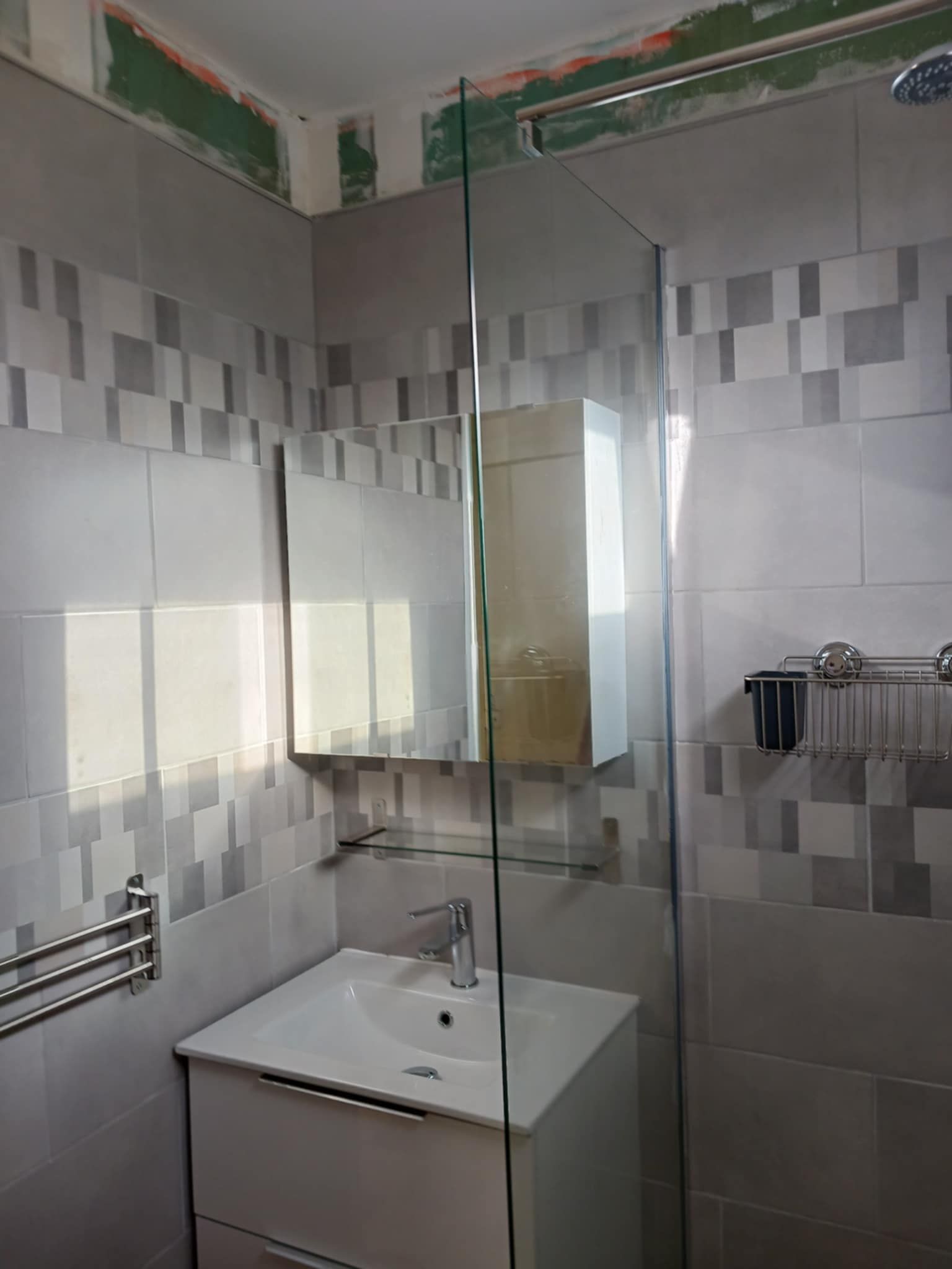 Rénovation de salle de bains avec des carreaux beiges