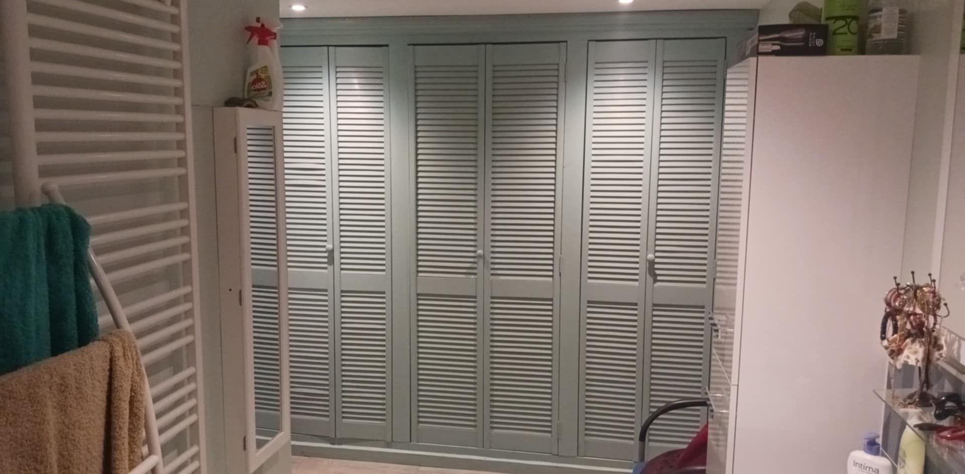 Pose d'un placard blanc