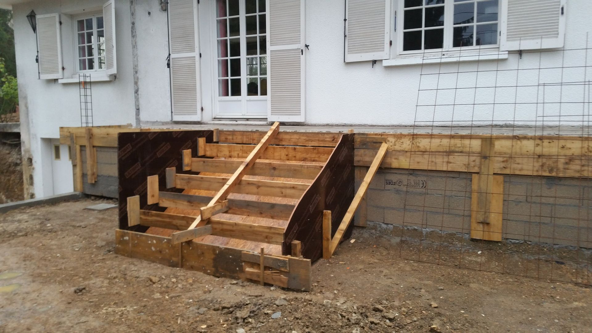 Coffrage pour escalier extérieur