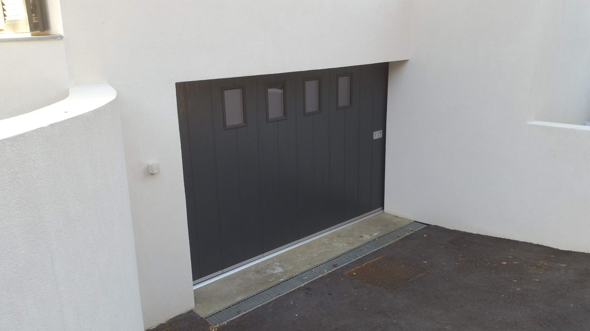 Porte de garage grise