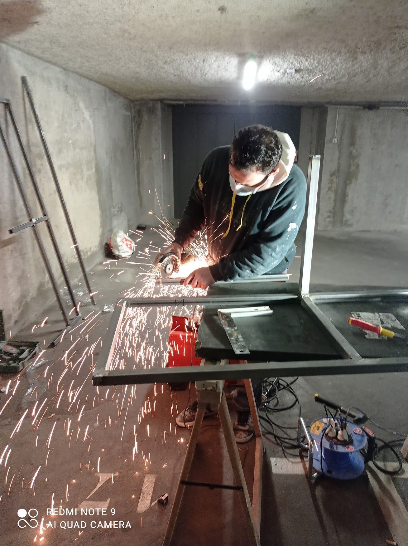 Serrurier qui fabrique des menuiseries