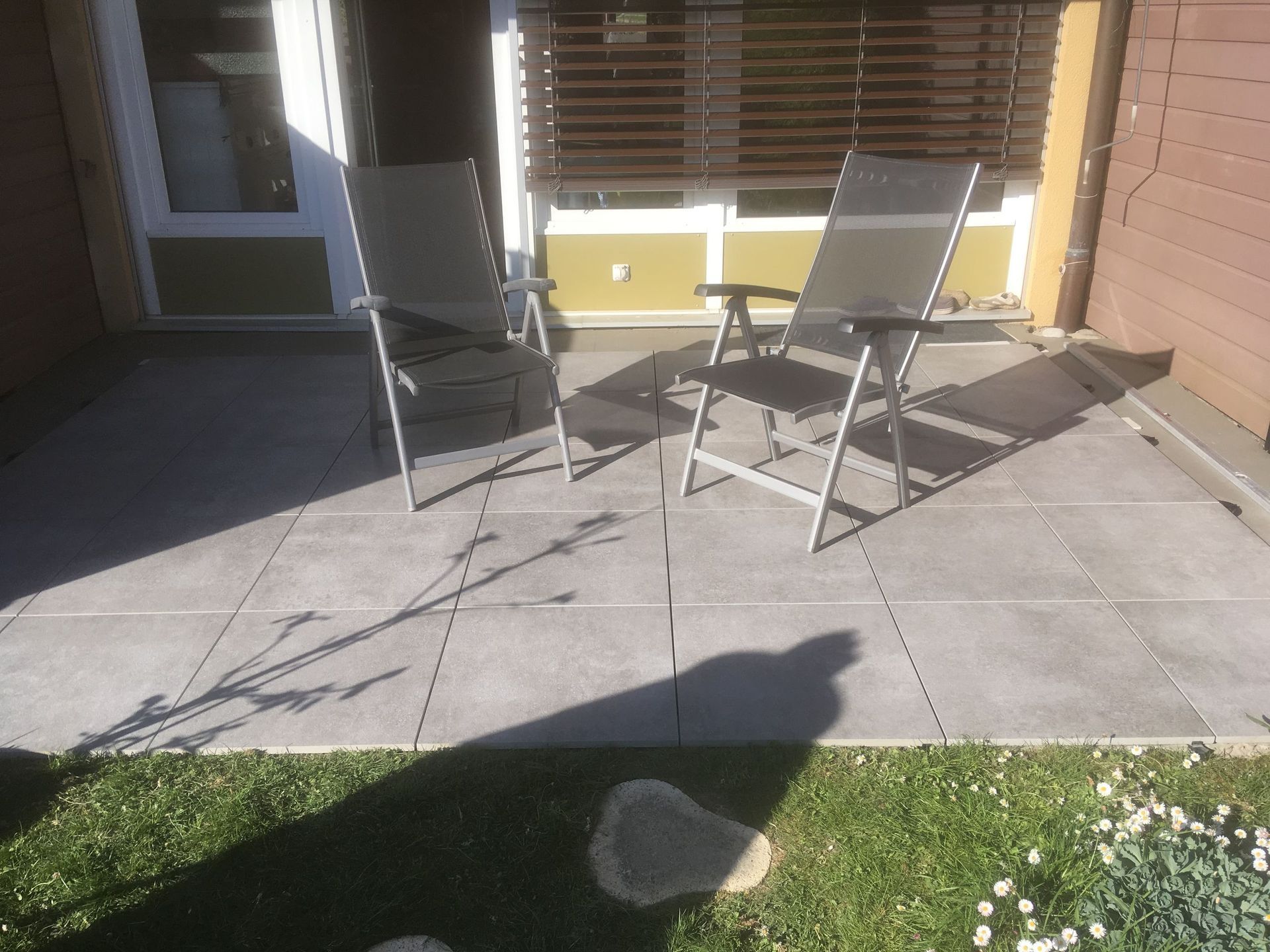 Terrasse après - Carrelage artisanal Bernard Pittet Sàrl - Echallens