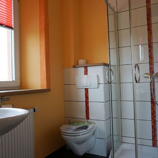 Badezimmer eines Doppelzimmers von bei Pension Jagdschlössl