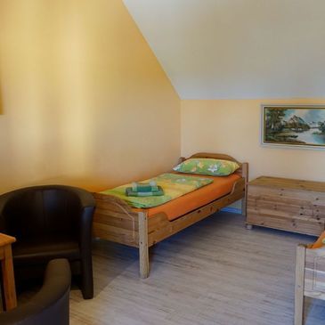 Schlafbereich mit zwei Einzelbetten in Apartment bei bei Pension Jagdschlössl