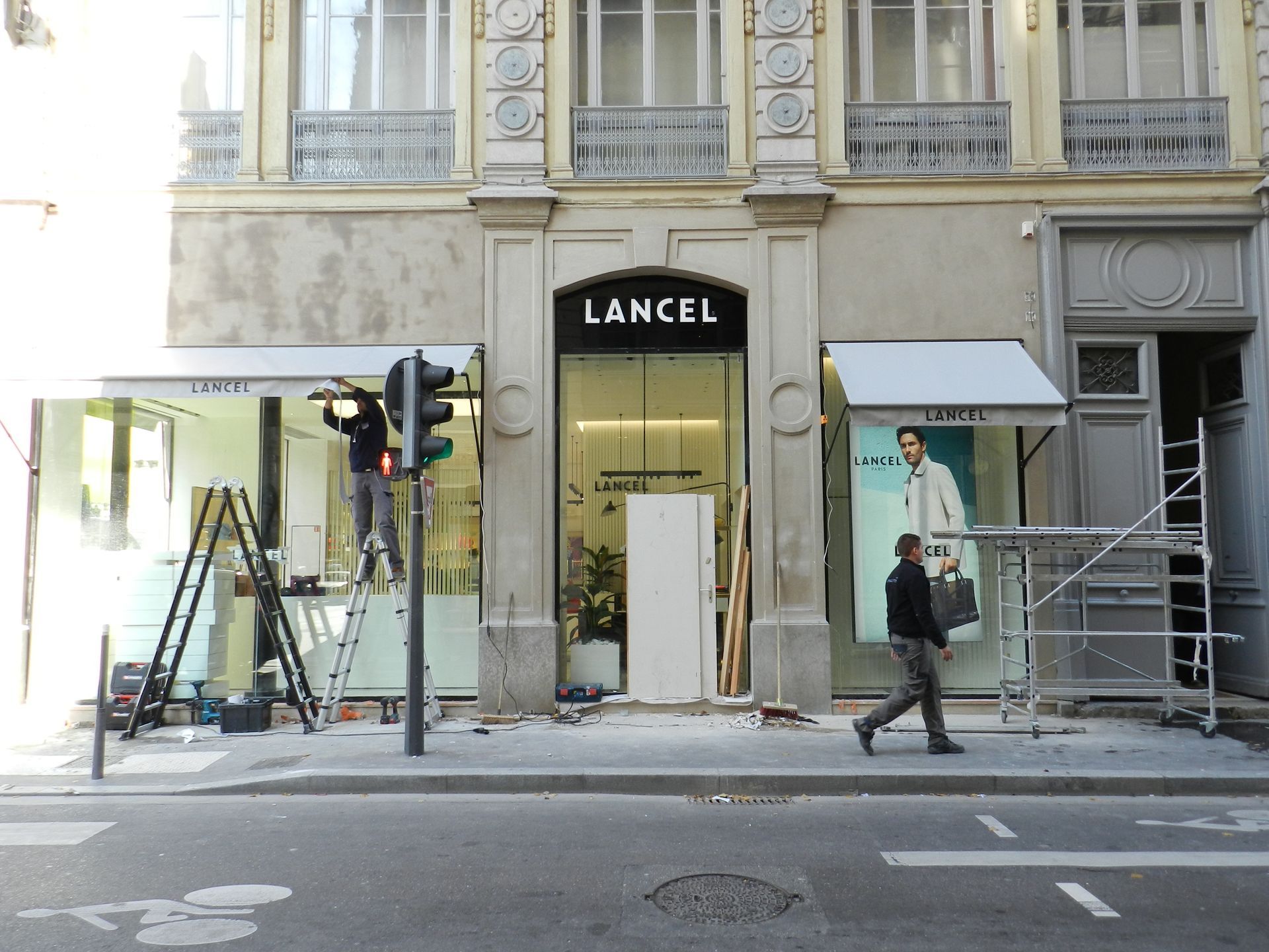 Stores extérieurs pour un magasin