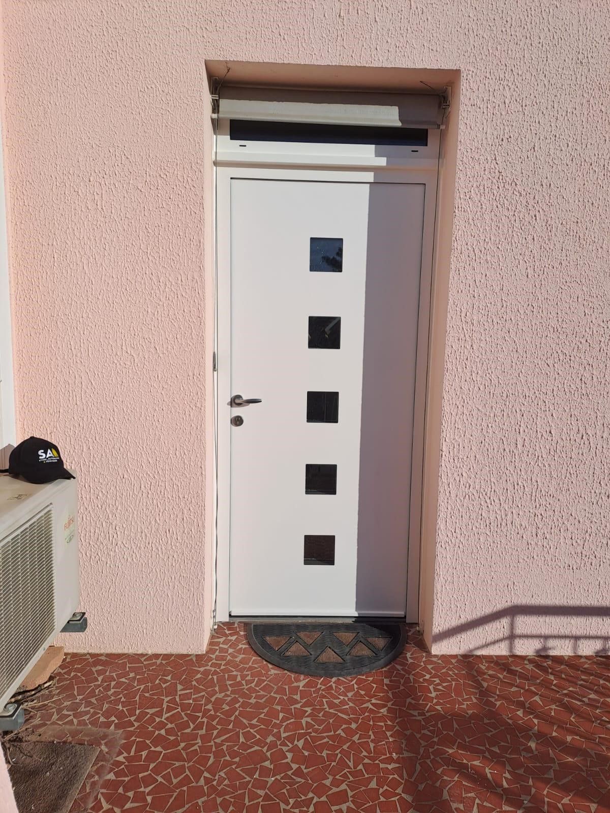 Porte blanche en aluminium