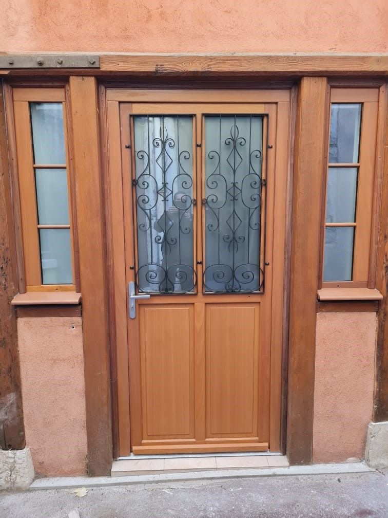 Porte en bois d'entrée