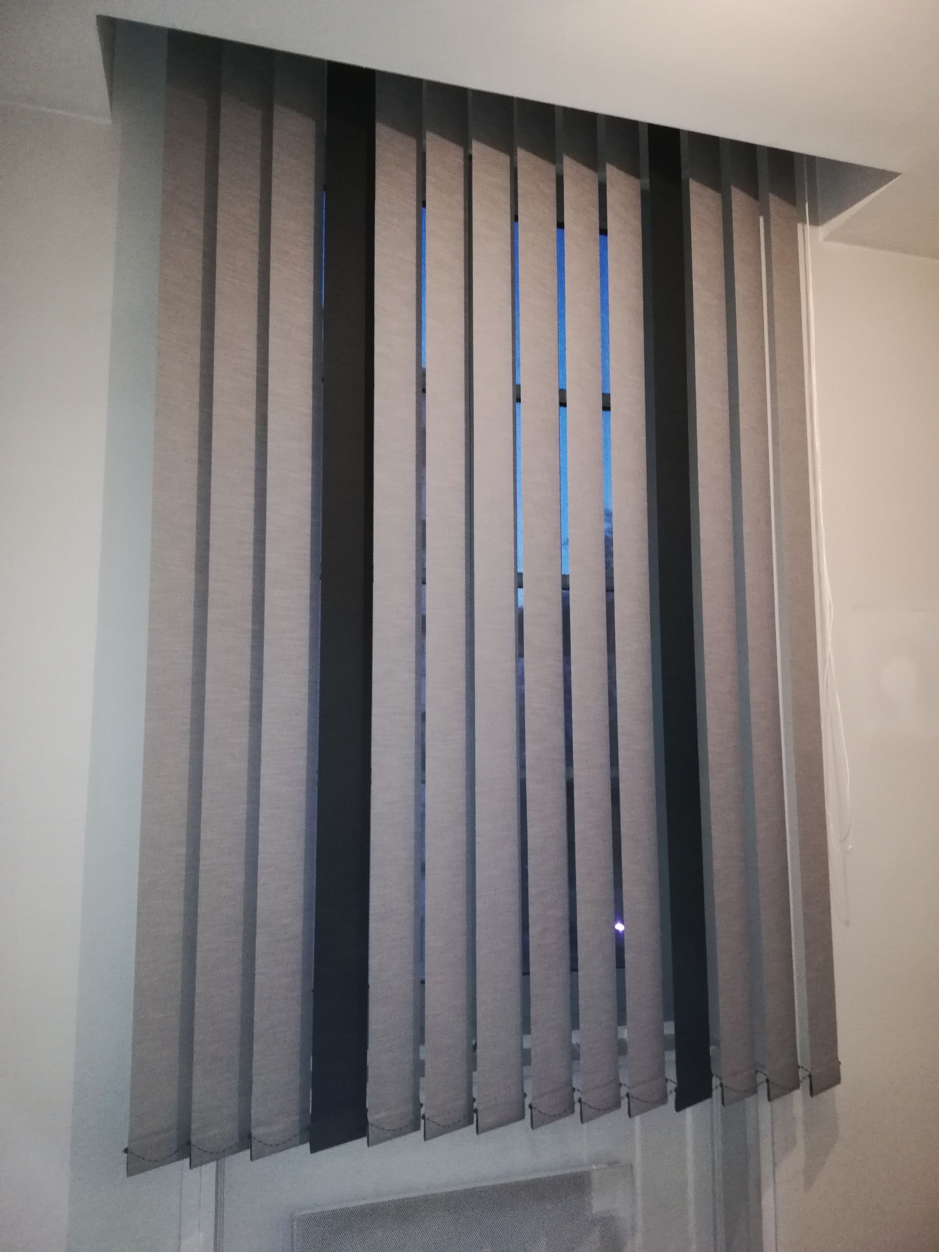 Stores intérieurs moderne beiges