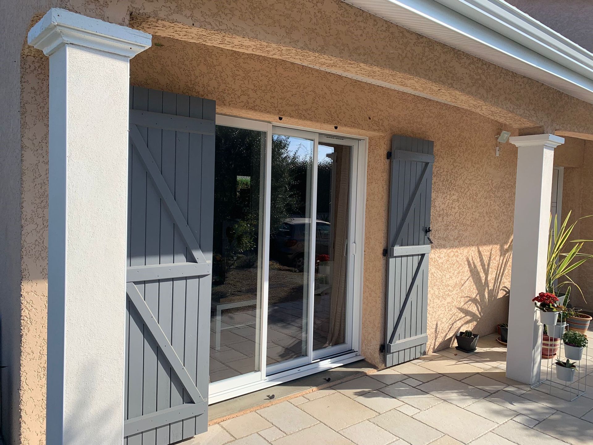 Porte-fenêtres coulissantes blanches