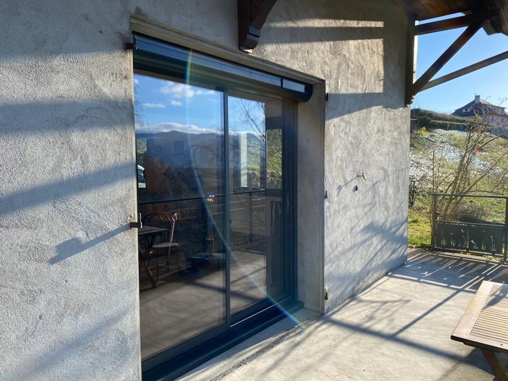 Fenêtre à protection solaire nouvellement installée