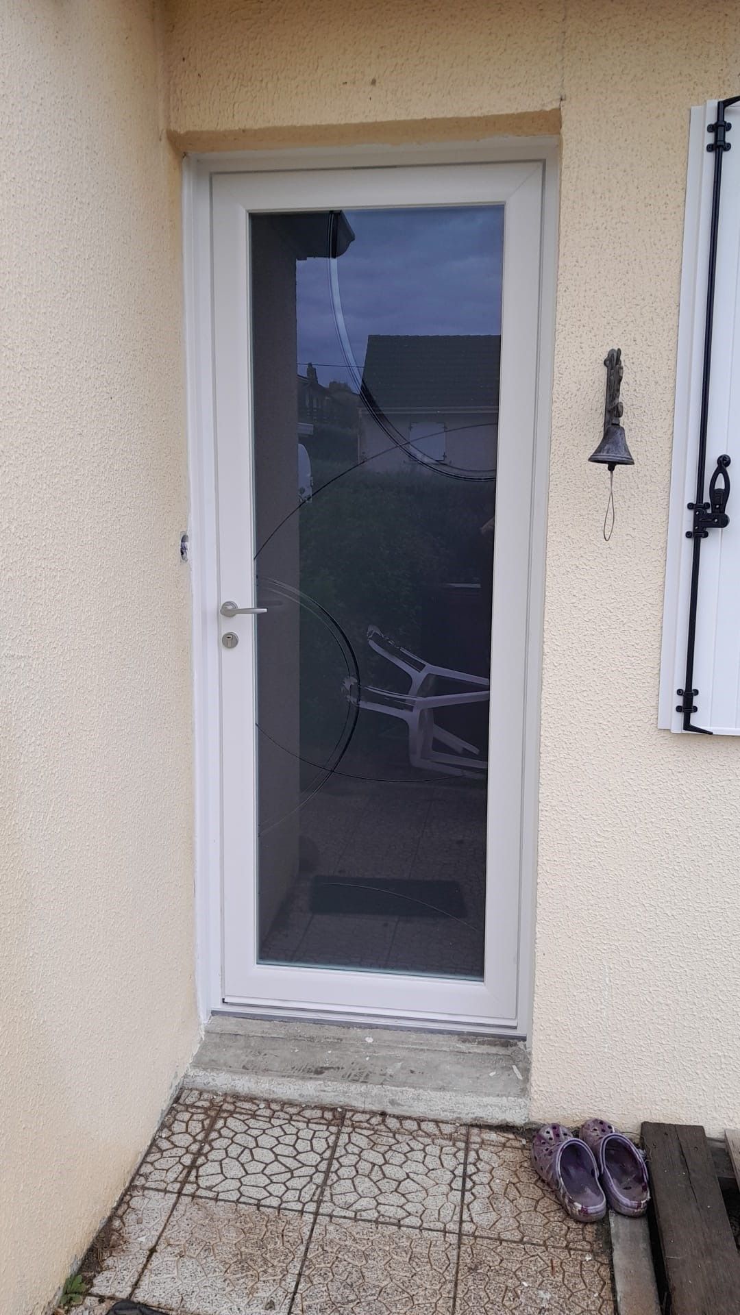 Porte d'entrée vitrée en gros plan