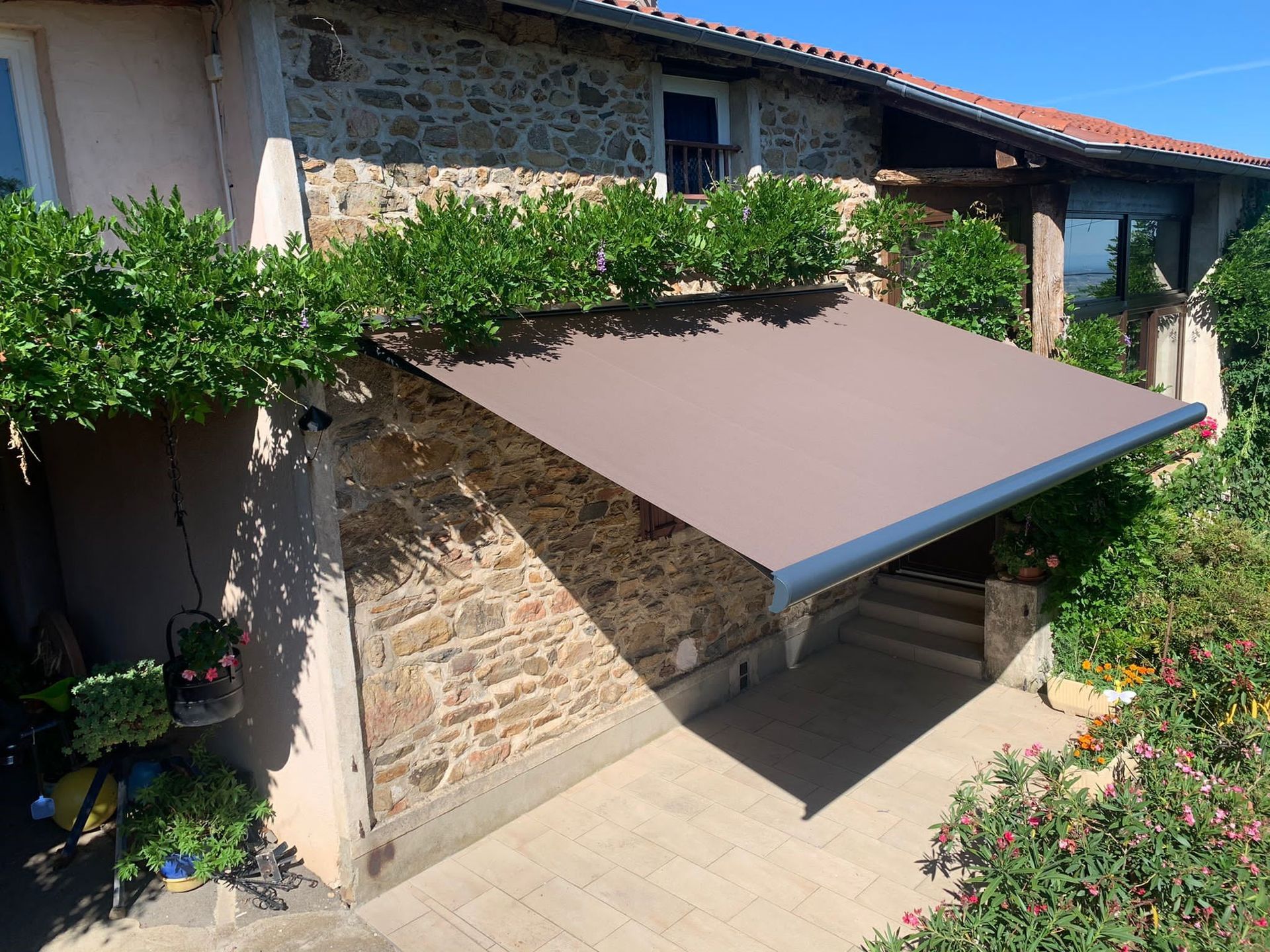 Store marron chez un particulier