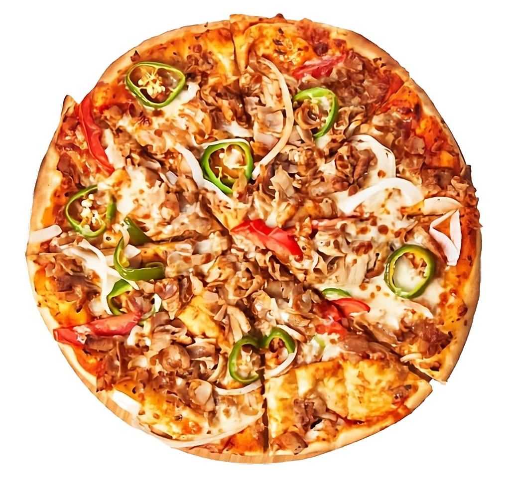 Pizza avec viande, poivrons et oignons, coupée en plusieurs morceaux.