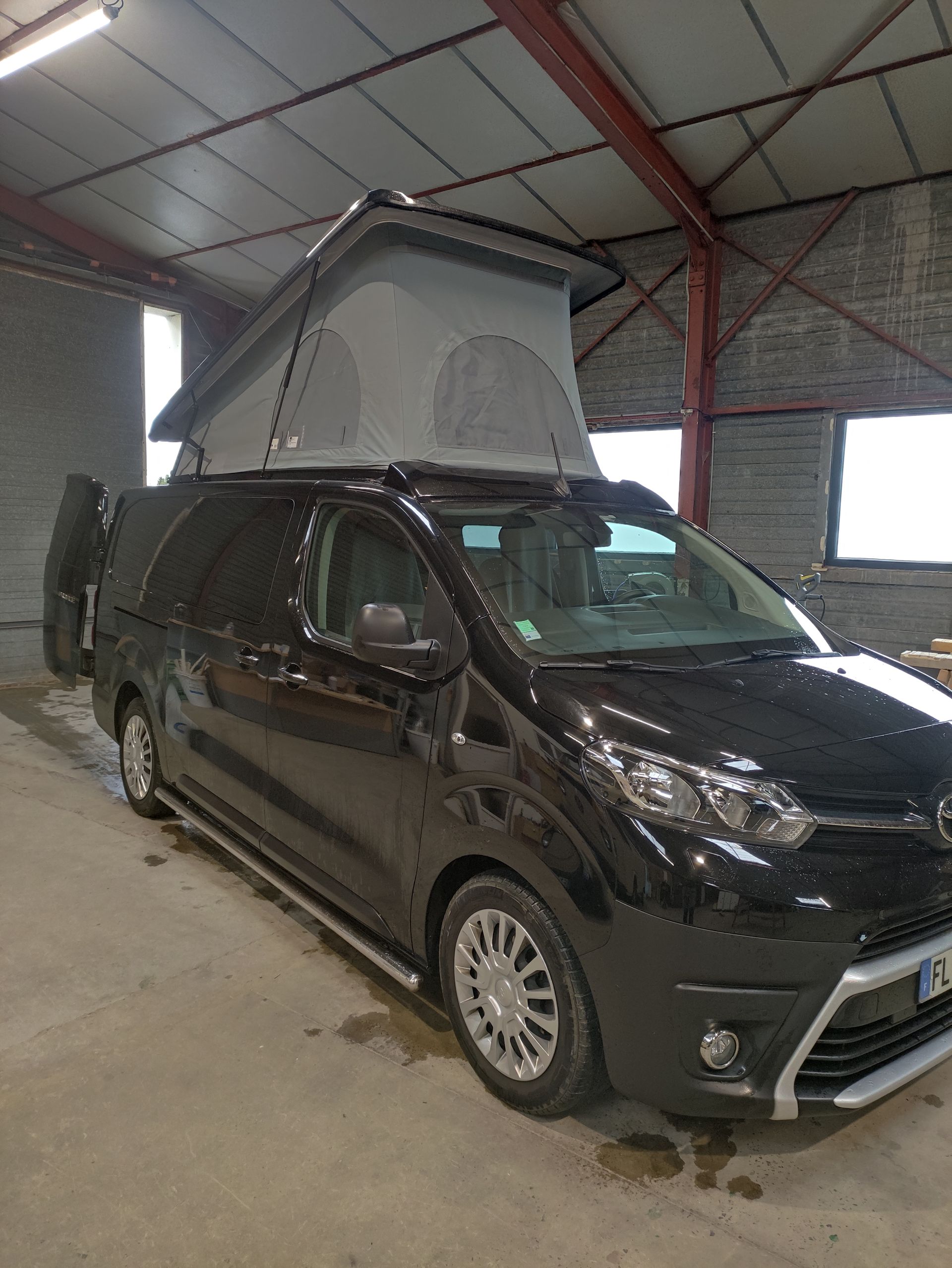 Extérieur d'un fourgon aménagé