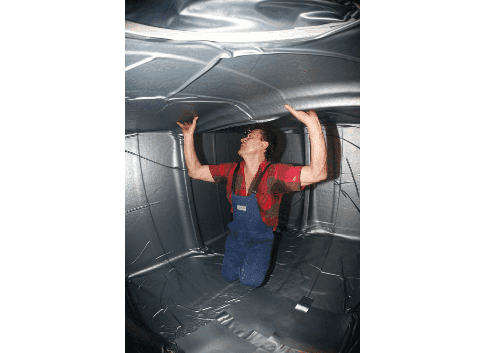 Höpperger GmbH – Eine Person in einem Tank