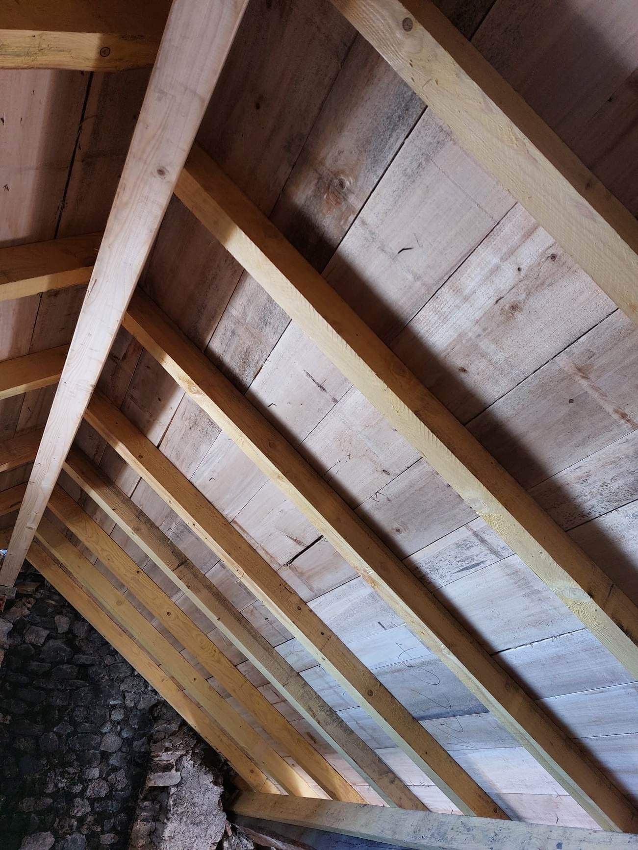 Une charpente en bois réalisée par l'entreprise Antonin Robert