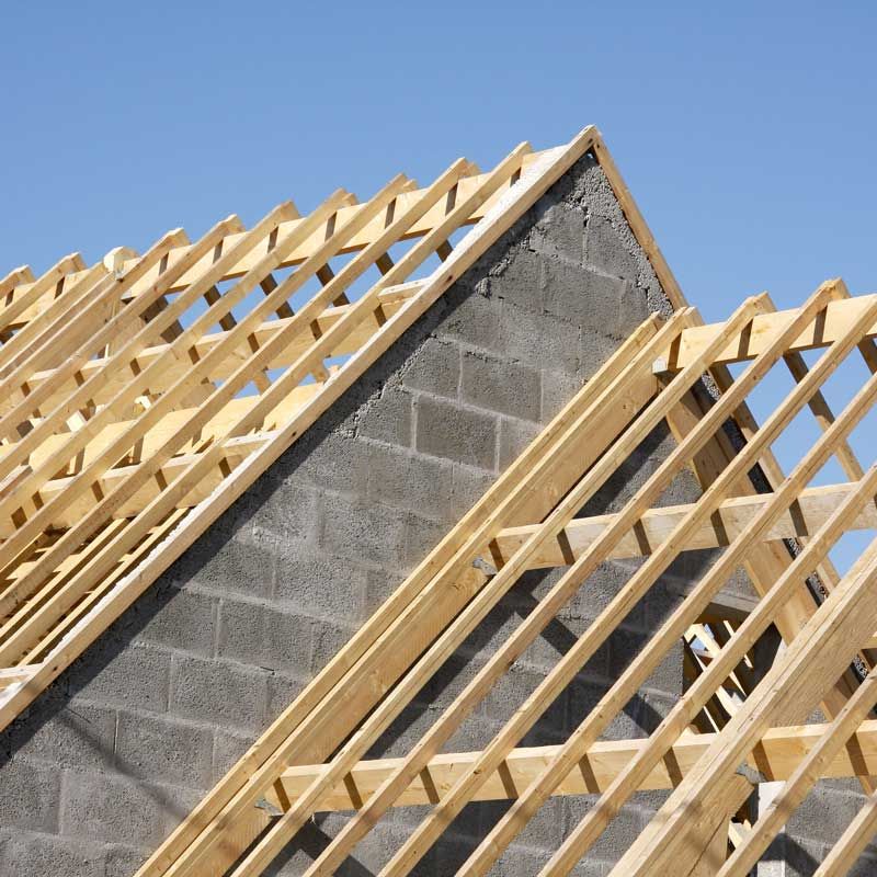 Pose d'une charpente en bois