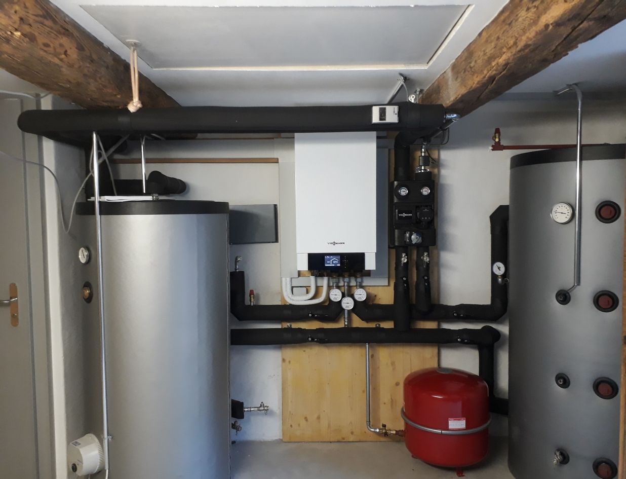 wärmepumpe split - schild wärmetechnik - brienzwiler