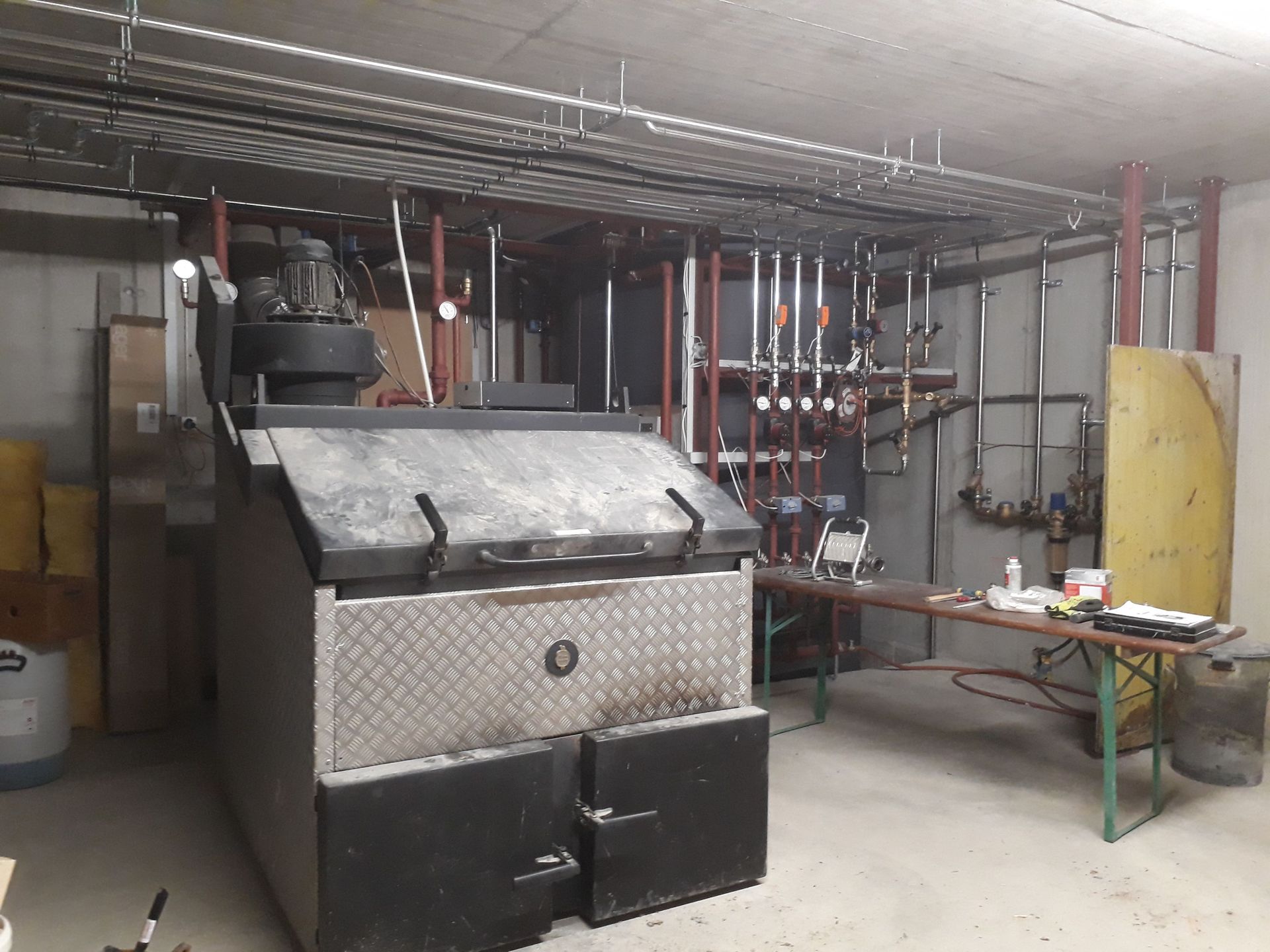 heizung stückholzkessel - schild wärmetechnik - brienzwiler