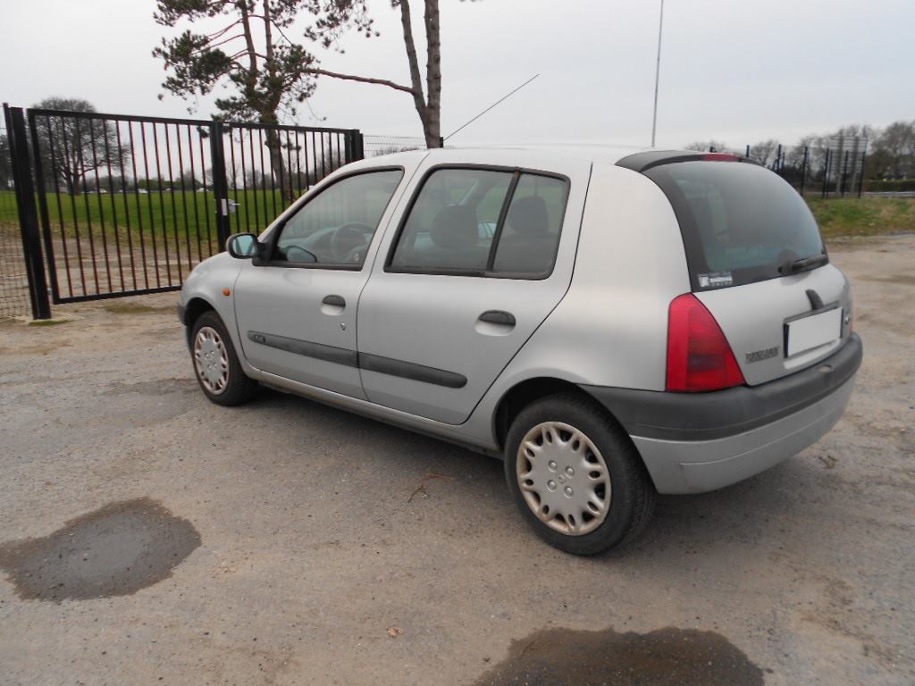 Véhicules récents et anciens