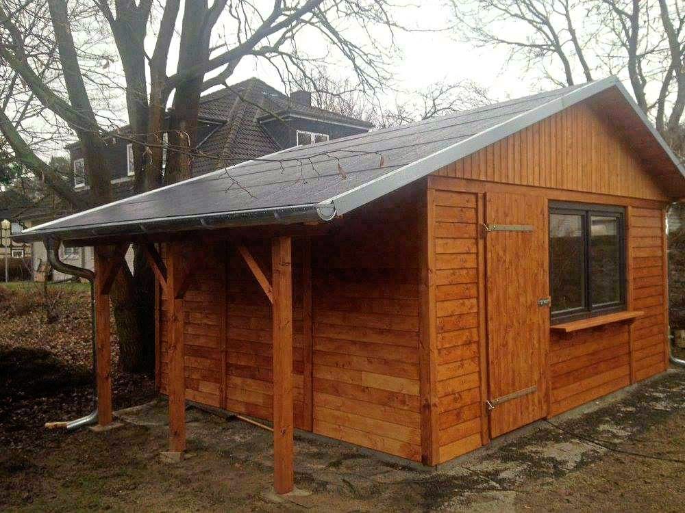 Seitenansicht des fertigen Gartenhauses aus Holz