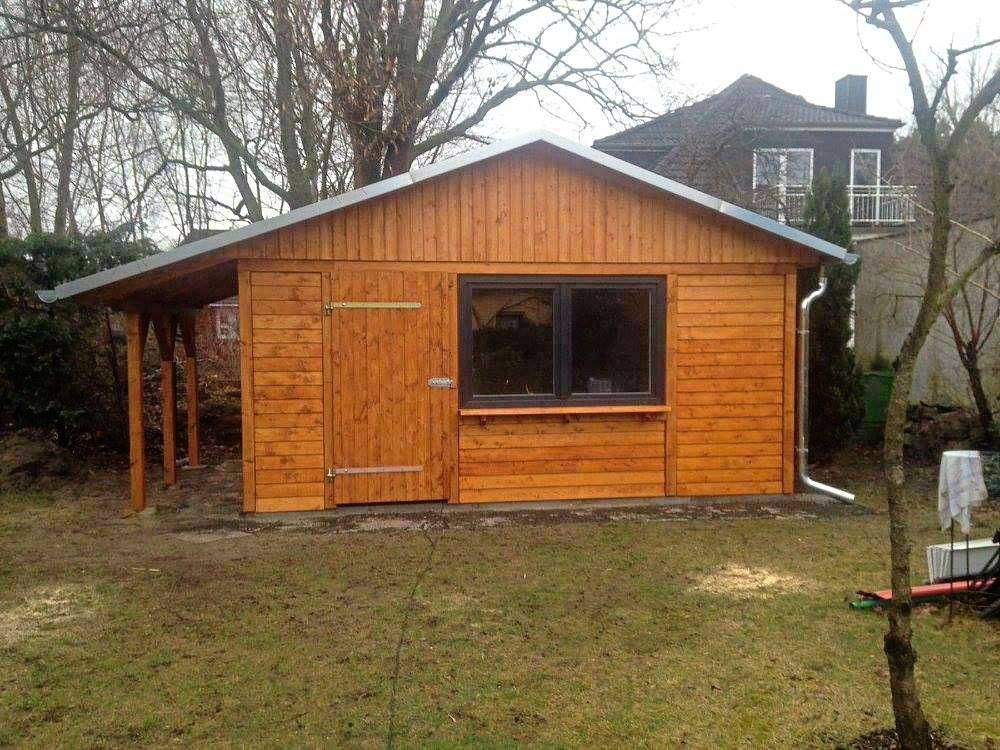 Frontansicht des fertigen Gartenhauses aus Holz