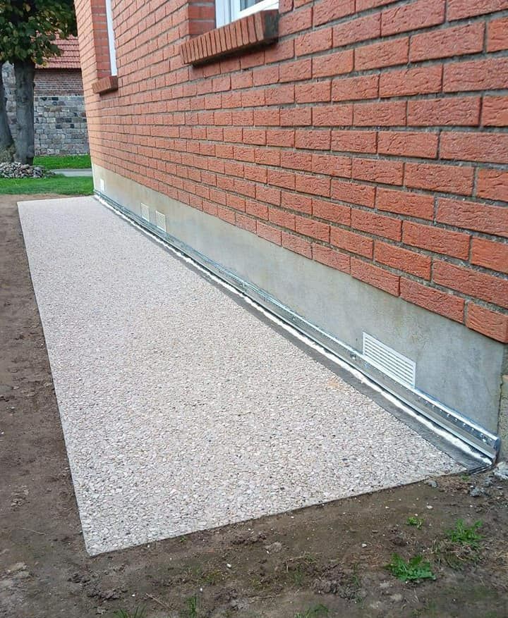 Trottoir en béton désactivé
