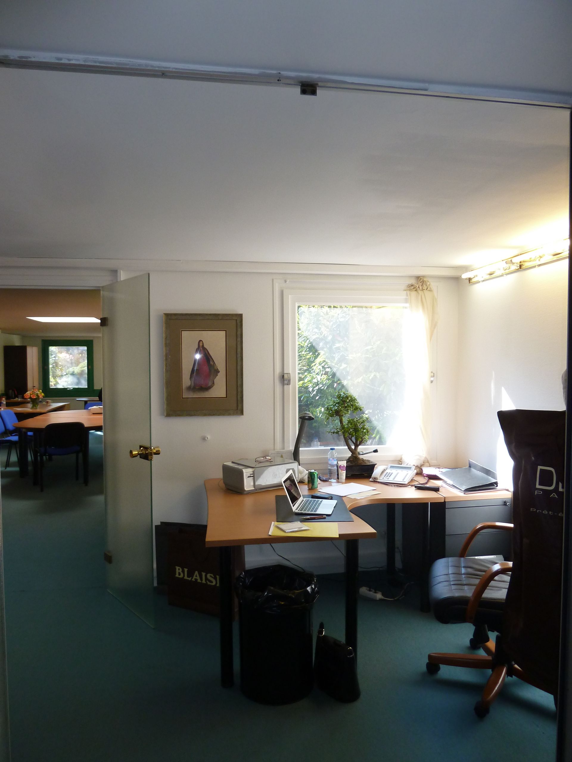 Bureau en location avec espace d'accueil