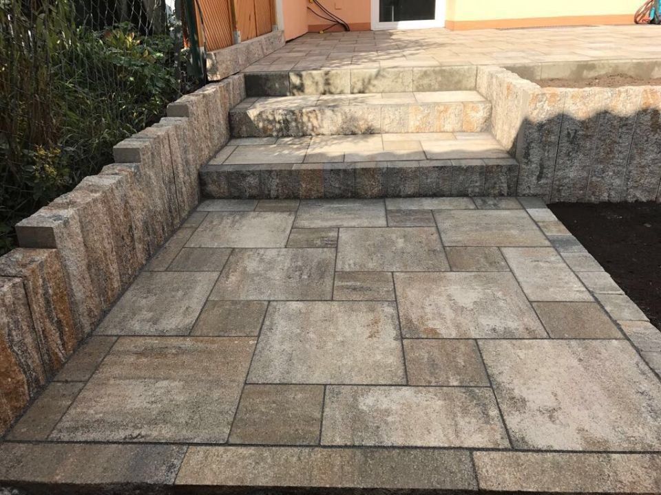 Weg mit Treppe, angelegt von ÖKo Gartenbau