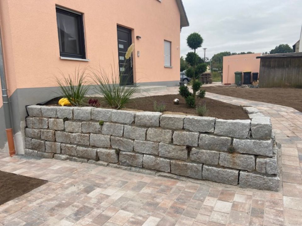 Natursteinmauer, angelegt von ÖKo Gartenbau