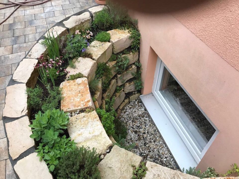 Natursteinmauer, angelegt von ÖKo Gartenbau