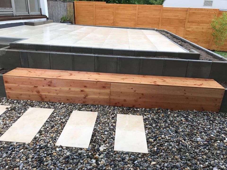 Terrasse mit Weg, angelegt von ÖKo Gartenbau