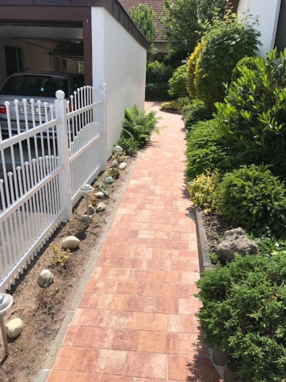 Gepflasterte Terrasse, angelegt von ÖKo Gartenbau