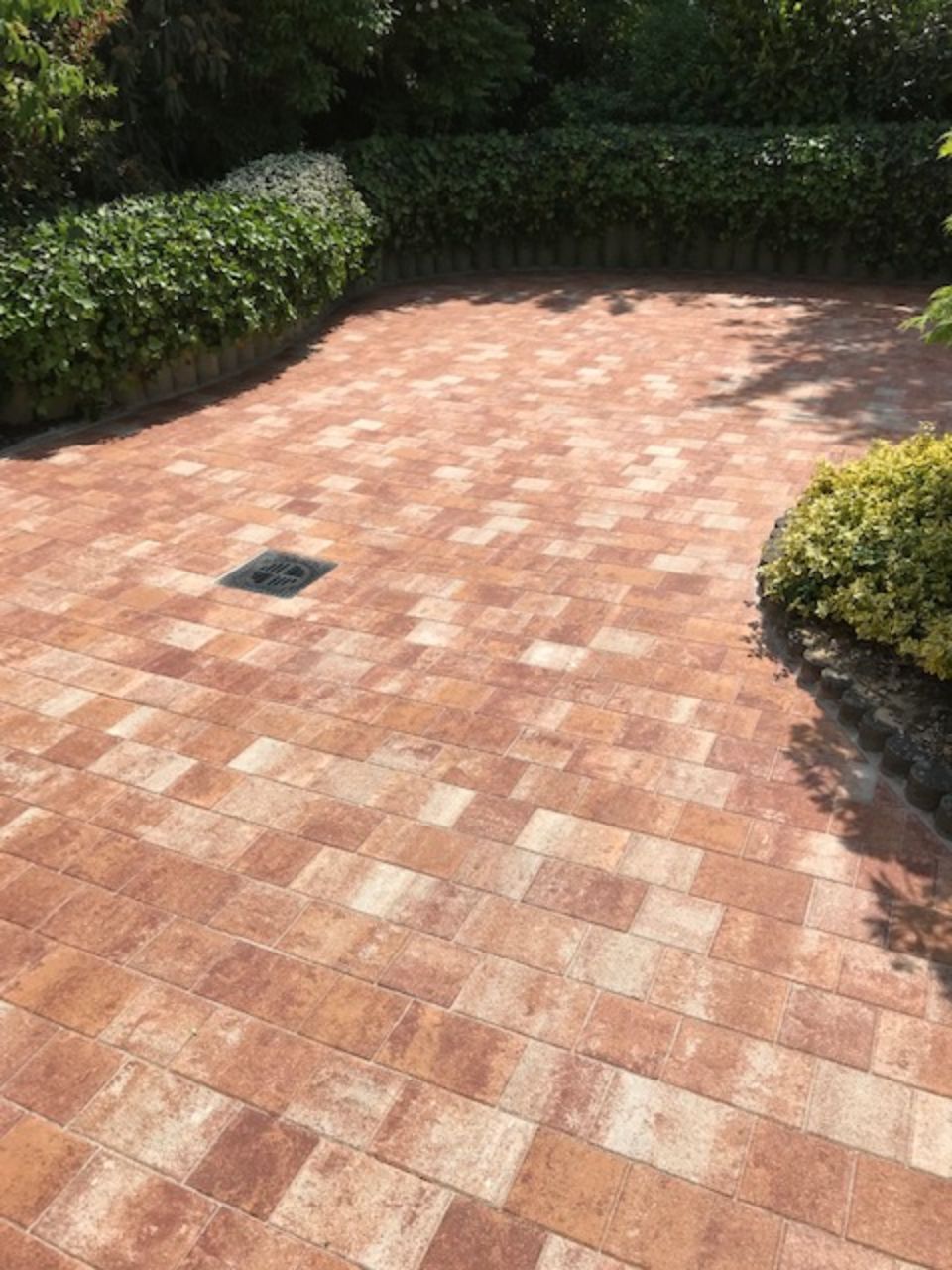 Gepflasterte Terrasse, angelegt von ÖKo Gartenbau